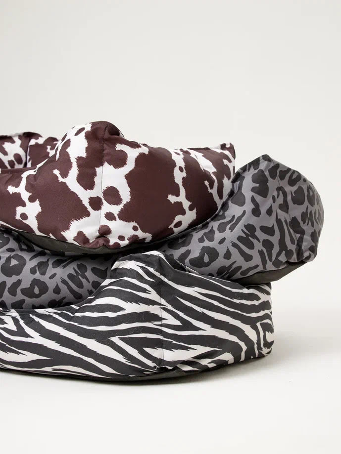 Лежанка LionPets Animal Cow LP2509 Размер: 2 (80х60х20см)